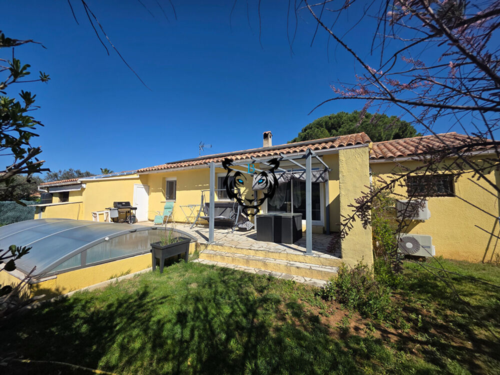 Maison plain-pied 4 pièces avec piscine, garage et terrain de 971 m²