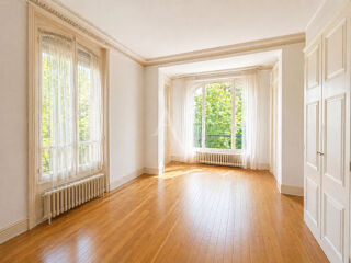  Villa � vendre 15 + pi�ces 325 m�