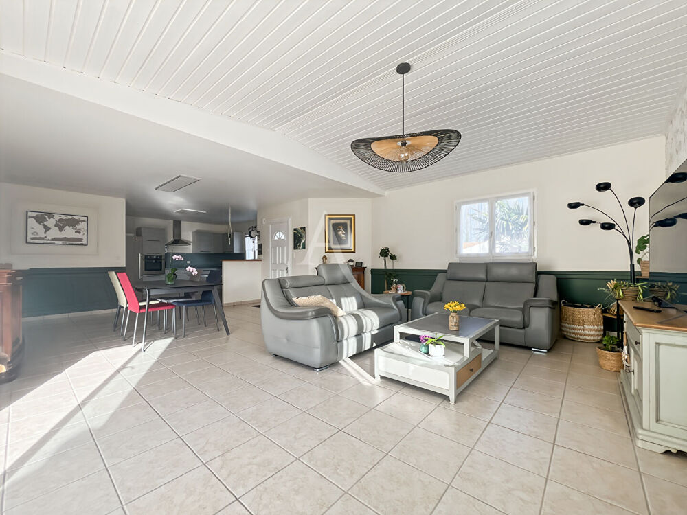 Maison contemporaine avec suite parentale, piscine chauffée et pergola bioclimatique à Saint-Christophe-du-Ligneron