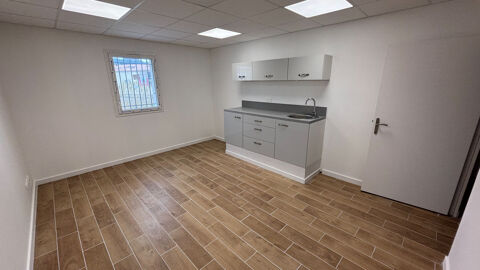 Bureaux Eyguieres 18 m2 650 13430 Eyguieres
