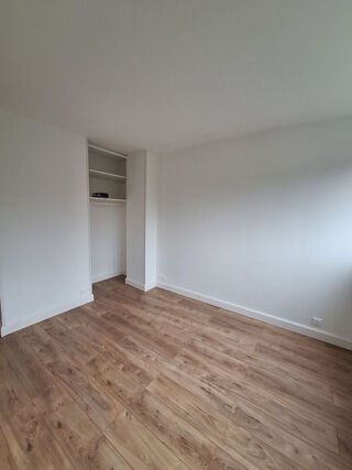  Appartement à louer 4 pièces 60 m²