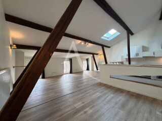  Appartement à louer 4 pièces 86 m²