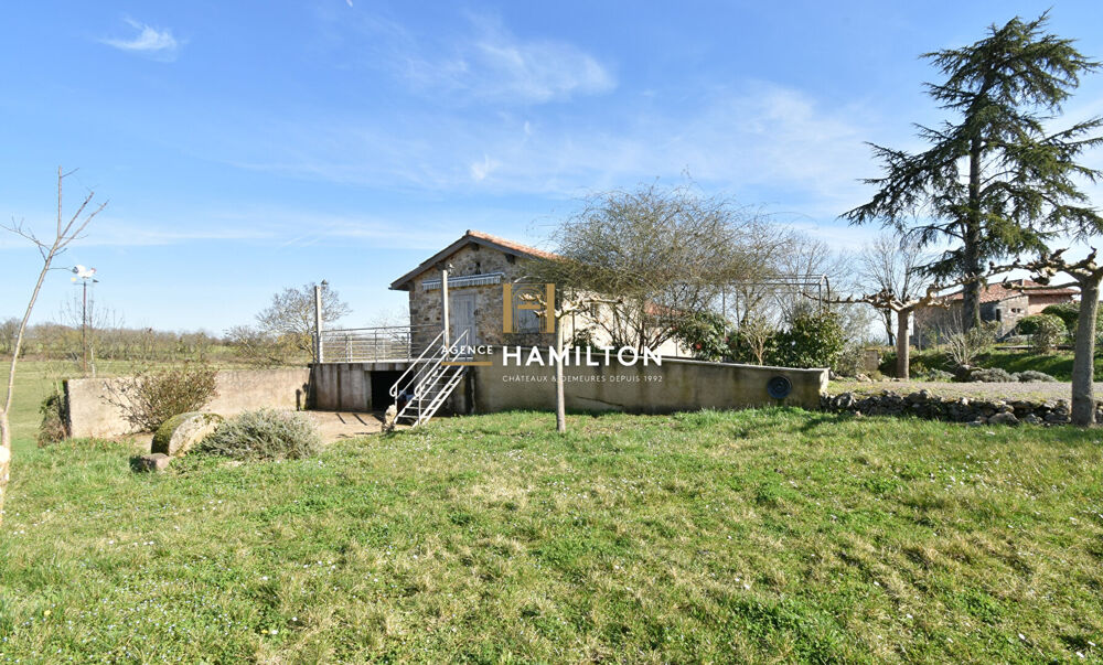 MAISON DE BOURG EN PIERRE AVEC PISCINE - HABITABLE DE SUITE