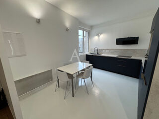  Appartement à louer 3 pièces 94 m²