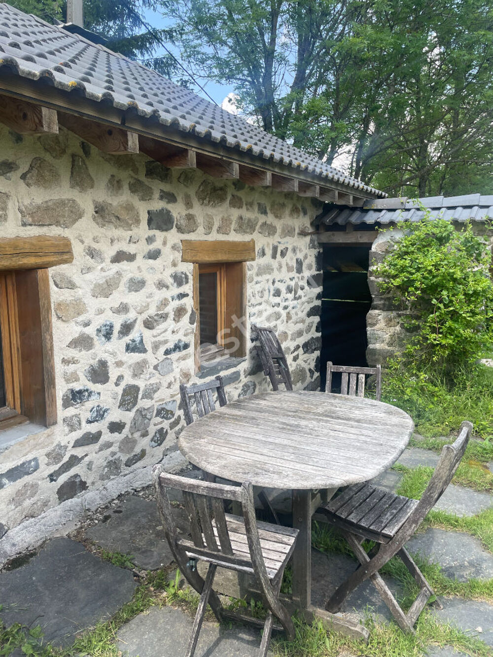 Maison meublée avec mezzanine 1 pièce(s), petit extérieur à 5 min Yssingeaux