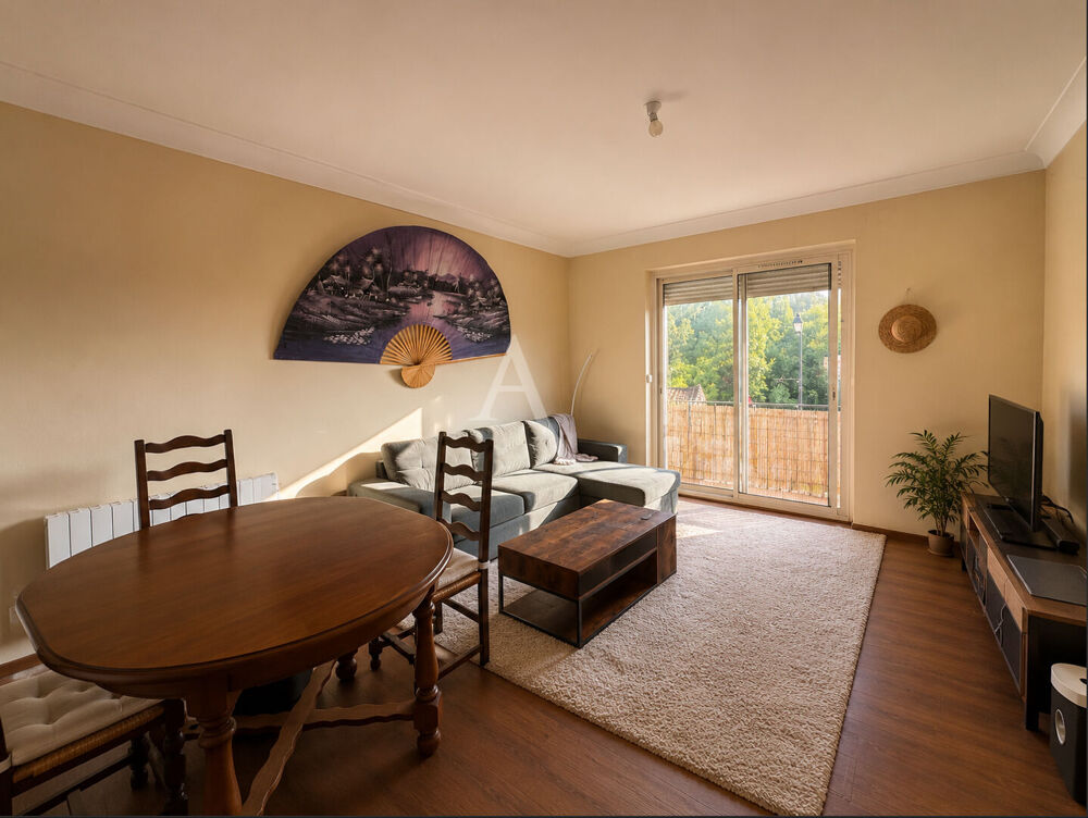 Brens . Maison de +/- 77 m² .