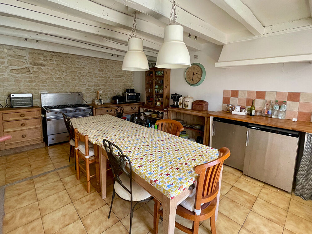 Maison et maison d'amis en centre ville LOULAY, tout à l'égout