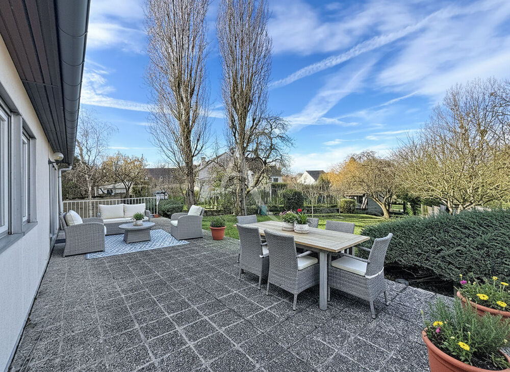 Maison située à Nanteuil les Meaux - vivable de plain pied - 5 chambres - jardin de 1330 m2 et sous-sol total