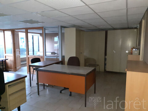   Local commercial / Bureaux de 90 m² à SAINT-FLOUR 