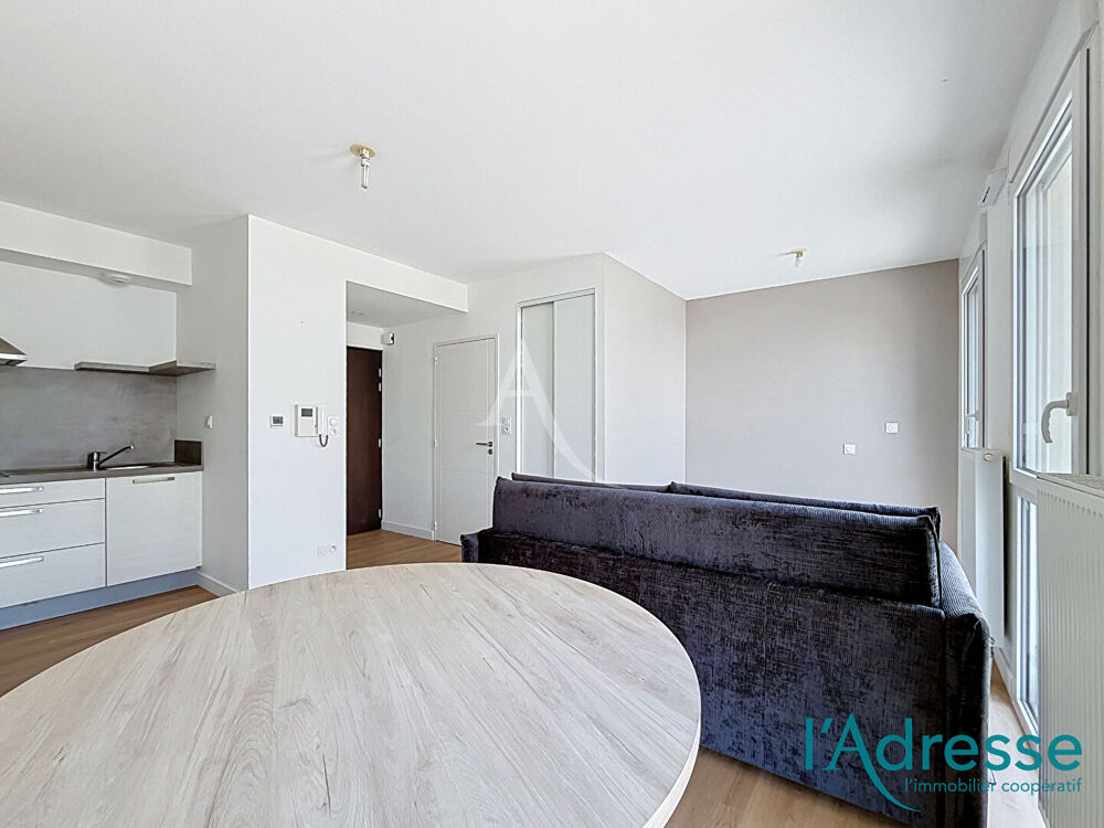Appartement Laval 1 pièce(s) - Place de parking - 5 min de la gare - meublé