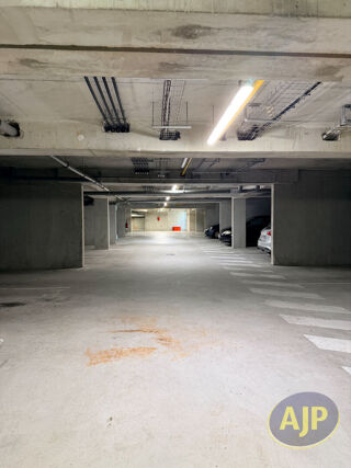  Parking / Garage à vendre 