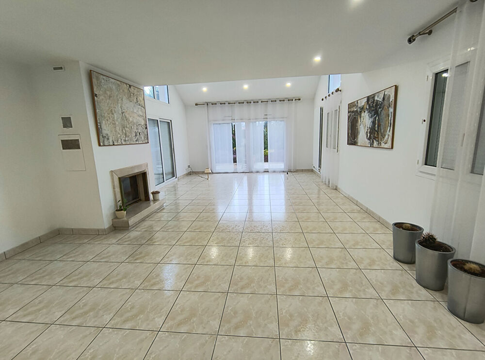 HAUTE-VIENNE - Superbe maison familiale de 4 ou 5 chambres avec piscine et 2 acres ? À seulement 20 minutes de Limoges