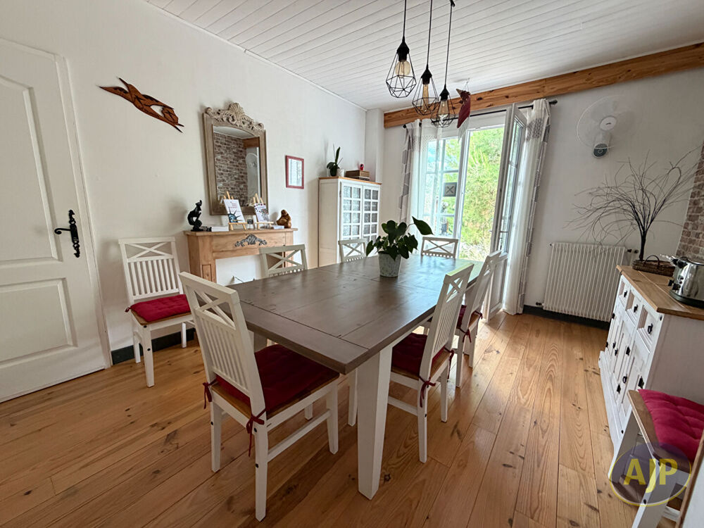 Vente Maison Maison de caractère avec piscine au centre de Pons Pons