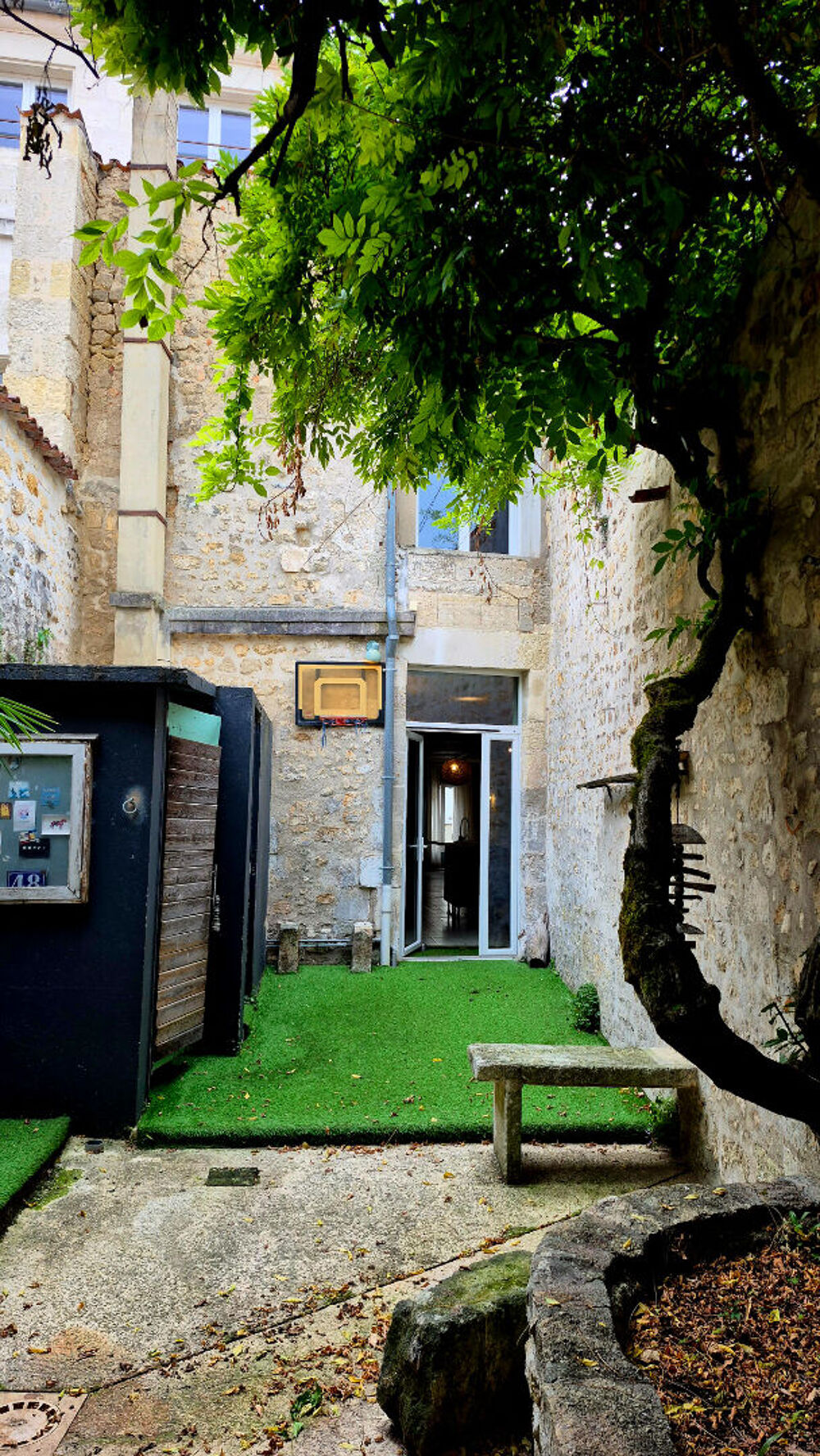 Vente Maison À DÉCOUVRIR - Une maison de ville pleine de charme avec jardin arboré ! Saintes