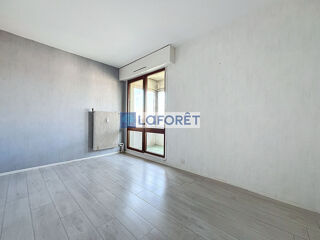  Appartement à louer 4 pièces 101 m²