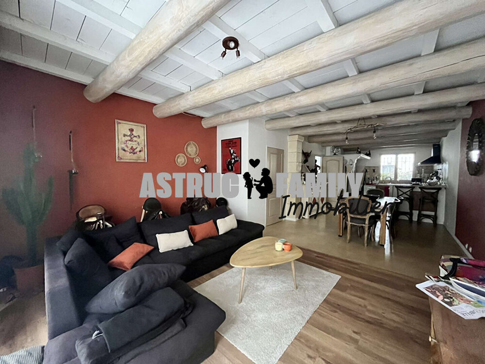 AIGUES-MORTES INTRA-MUROS Maison de charme 106 m² - petit patio- Appartement indépendant