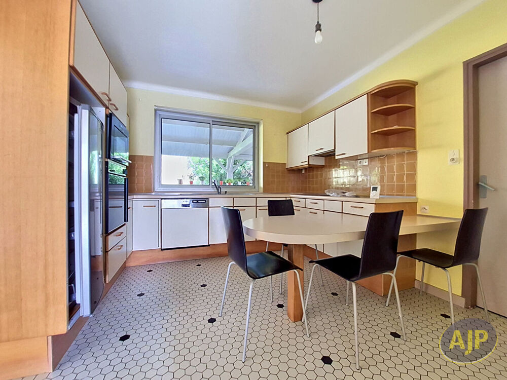 Vente Maison Exclusivité à La Roche-sur-Yon : Maison Familiale à Étage de 130 m² La roche sur yon