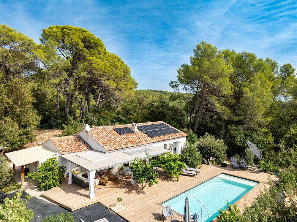 A VENDRE EN EXCLUSIVITÉ ! FIGANIÈRES Maison de plain-pied 126 m² 3 chambres Piscine et terrain de 2074 m²