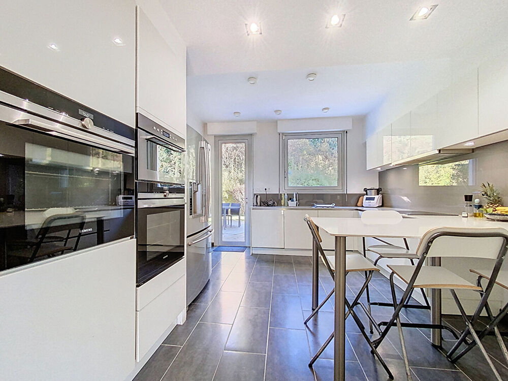 Vente Maison Villa d'architecte 169m², 4 chbs + bureau, terrain 1549m², sous-sol Loriol sur drome