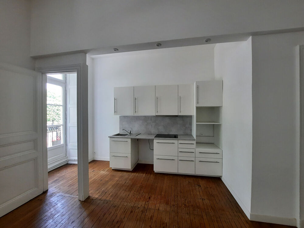 Location Appartement T5 dans bel immeuble ancien - proche CHU Nantes