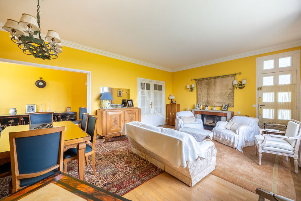 Belle propriété VAUREAL VILLAGE sur 1093 m2 de terrain.