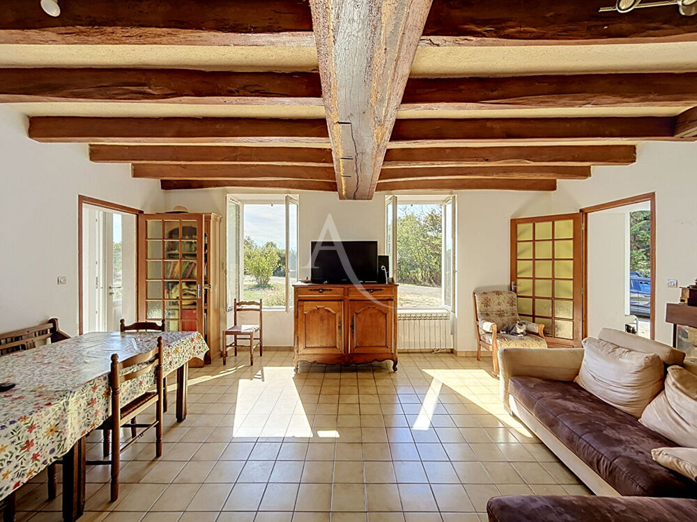Vente Maison Montilliers - Longère avec dépendances sur plus de 5,5 hectares, sans voisinage Montilliers