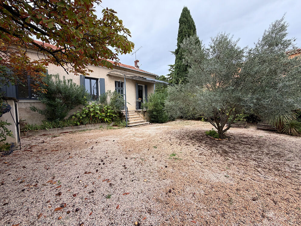 Location Maison Charmante maison familiale environ 130m² - 6 pièces avec grand jardin et garage à Châteauneuf-du-Pape Chateauneuf du pape