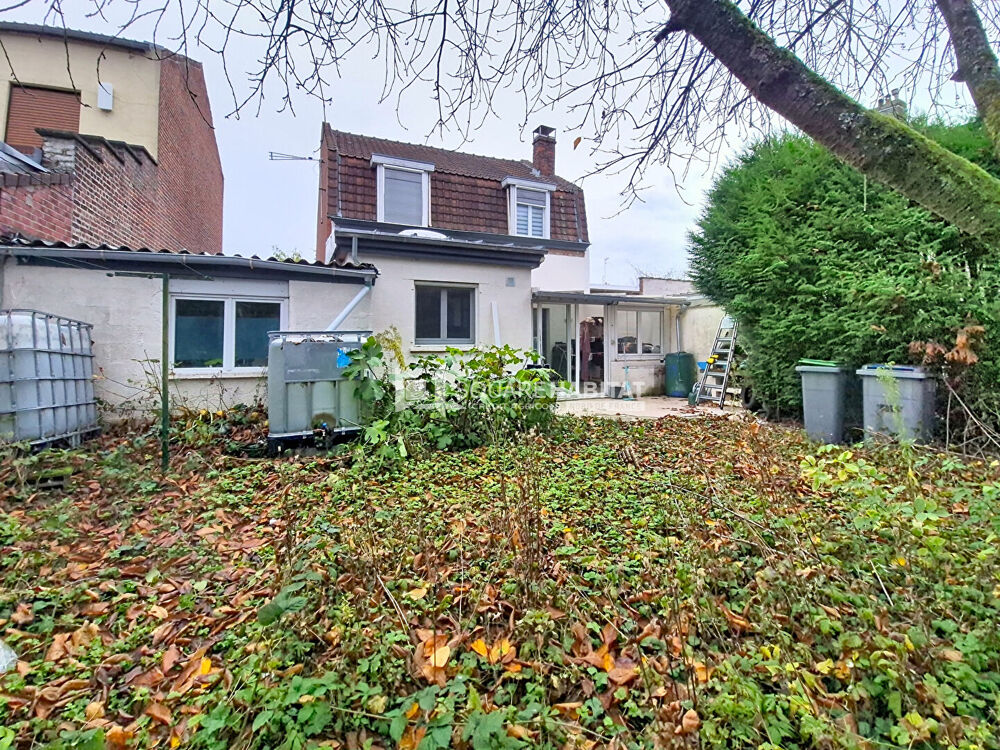 Semi plain-pied, avec jardin et garage de 40m², comprenant 4 chambres.