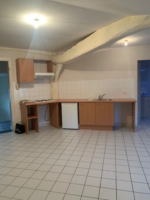   A louer STUDIO  de 25m�  � SAINTE BAZEILLE au coeur du village Appartement - 1 pi�ce(s) - 25 m�