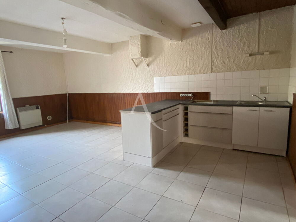 Location Appartement Loue Attignat T3 indépendant dans maison avec cour privative Attignat