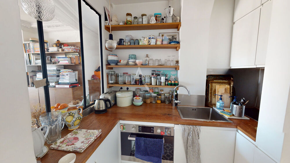 Vente Appartement 2 pièces avec BALCON et vue très dégagée ! Paris 10