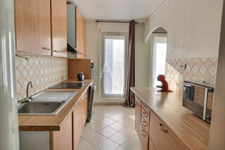  Appartement à louer 4 pièces 77 m²
