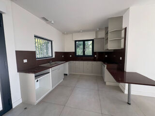  Maison à louer 7 pièces 212 m²