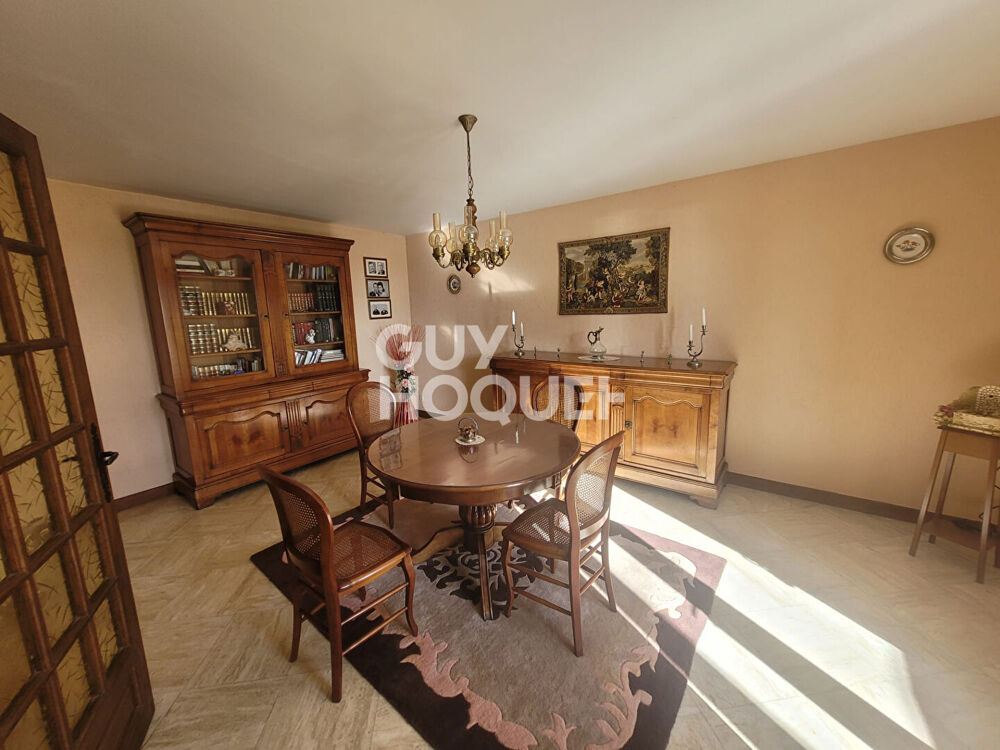 À Savenès _ Une propriété familiale avec dépendances, piscine et grand terrain arboré.