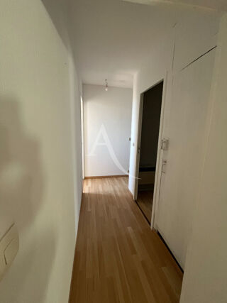  Appartement à louer 3 pièces 61 m²