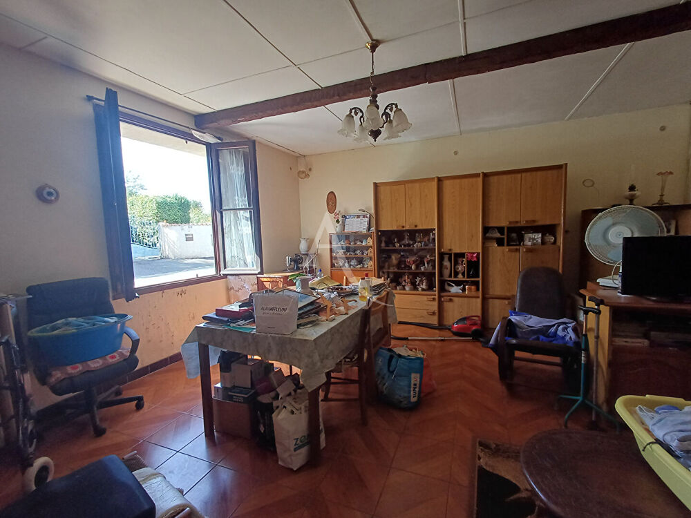 Vente Maison Maison en pierre avec garage et chai avec son grand terrain, à rénover. Moeze