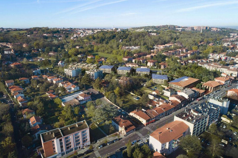 AU Coeur DE RAMONVILLE MAISON FAMILIALE AVEC JARDIN ET GARAGE