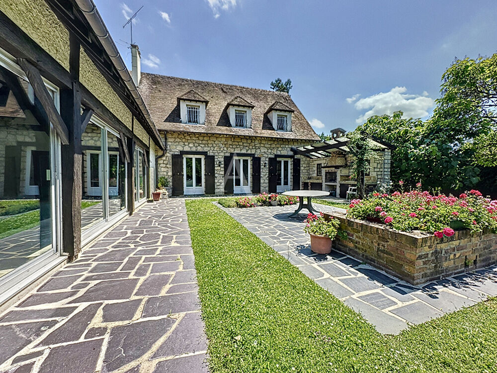 Maison sur la commune de Germiny l'Êveque - 260 m2 - 5 chambres - jardin de 3133 m² - piscine.