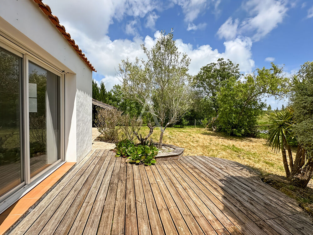 Maison au calme d'une impasse avec vue dégagée à 500m du bourg