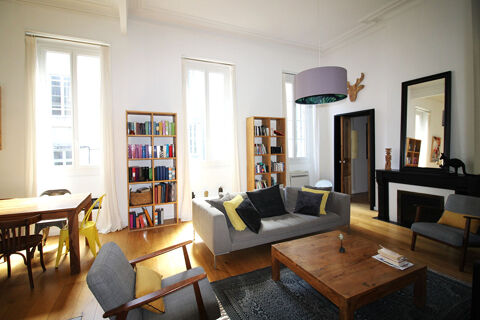   NIMES REVOLUTION CENTRE VILLE Trs bel appartement entirement rnov par architecte de 131m. Cave et grenier. Appartement - 5 pice(s) - 131 m