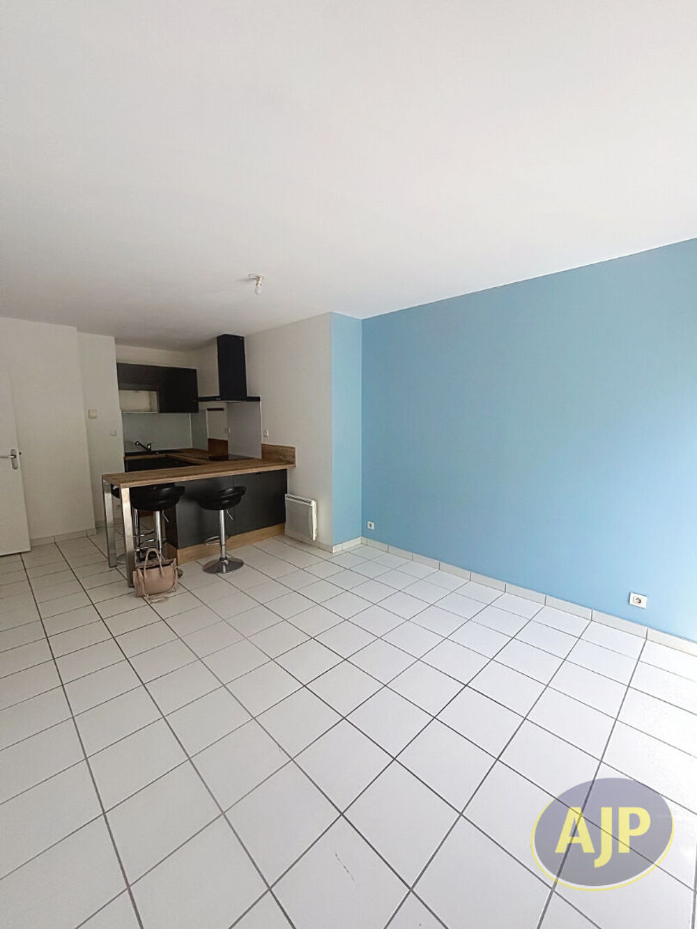 Location Appartement Idéalement situé en plein coeur de Nantes, à deux pas de la dynamique rue Fouré et du quartier branché des Olivettes, découvrez Nantes