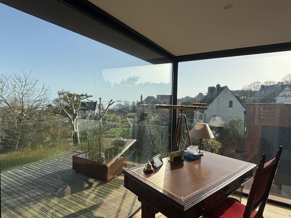 Villa d'architecte d'exception avec vue mer