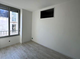  Appartement à louer 4 pièces 94 m²