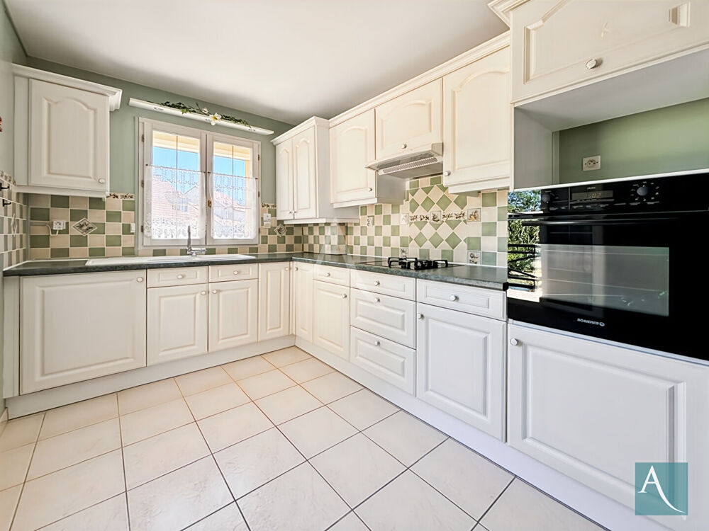 Maison de plain-pied à vendre à Breuillet , 3 chambres , jardin , au calme