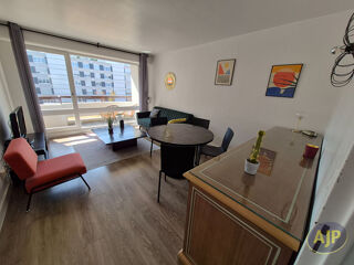  Appartement à louer 4 pièces 79 m²