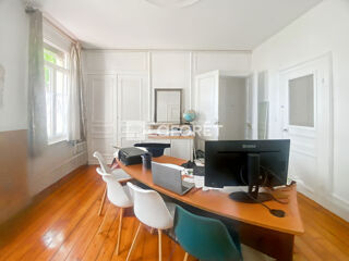  Maison � vendre 8 pi�ces 325 m�