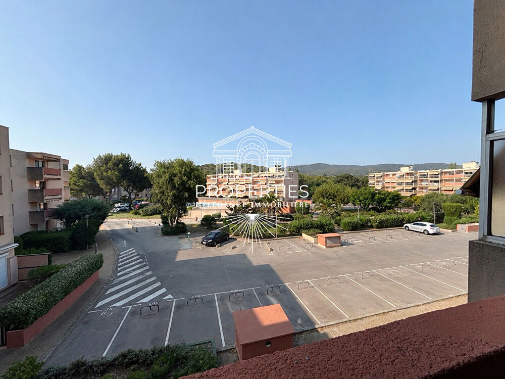 BORMES - LA FAVIERE - STUDIO - GARAGE - PISCINE - PROCHE PLAGES