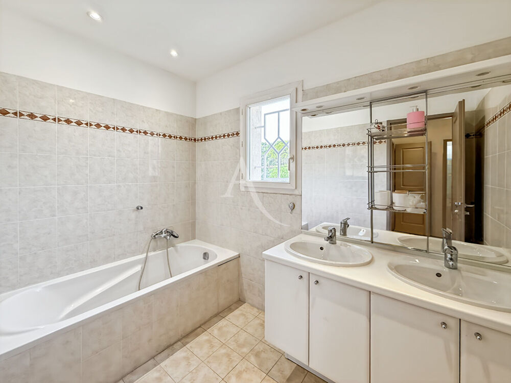 Vente Maison EXCLUSIVITÉ - Le Cannet - Maison familiale 6 pièces de 163m²- 5 chambres - jardin et garage Le cannet