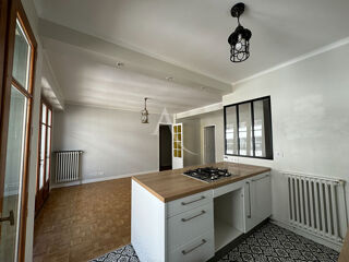  Appartement à louer 4 pièces 74 m²
