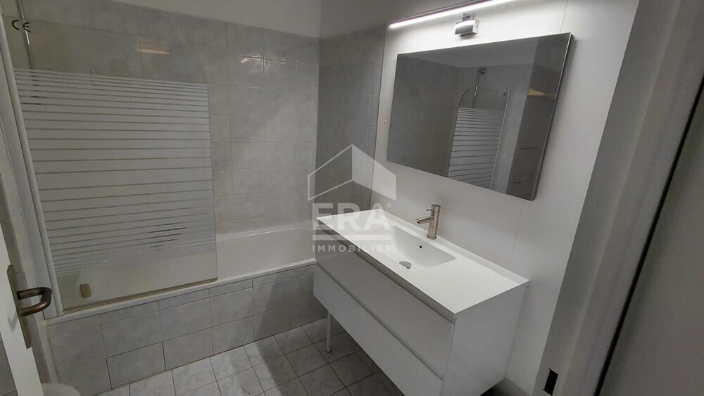 Location Appartement A LOUER - 2 PIECES AVEC TERRASSE ET PISCINE en dernier étage Saint laurent du var